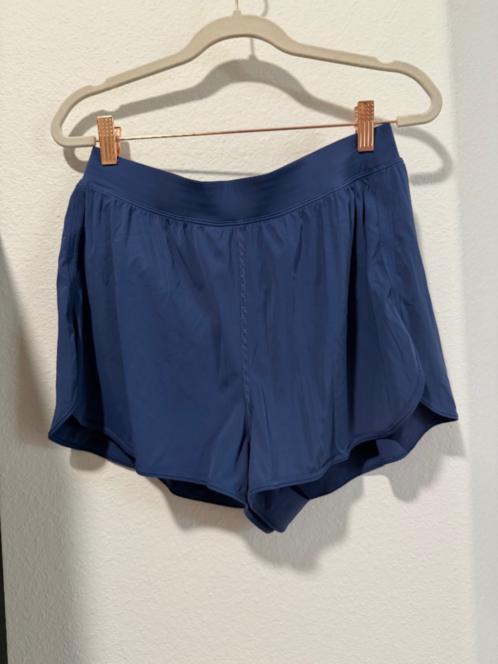 EUC Lululemon Blue Twill Sleek HR Running Short 2", Size M